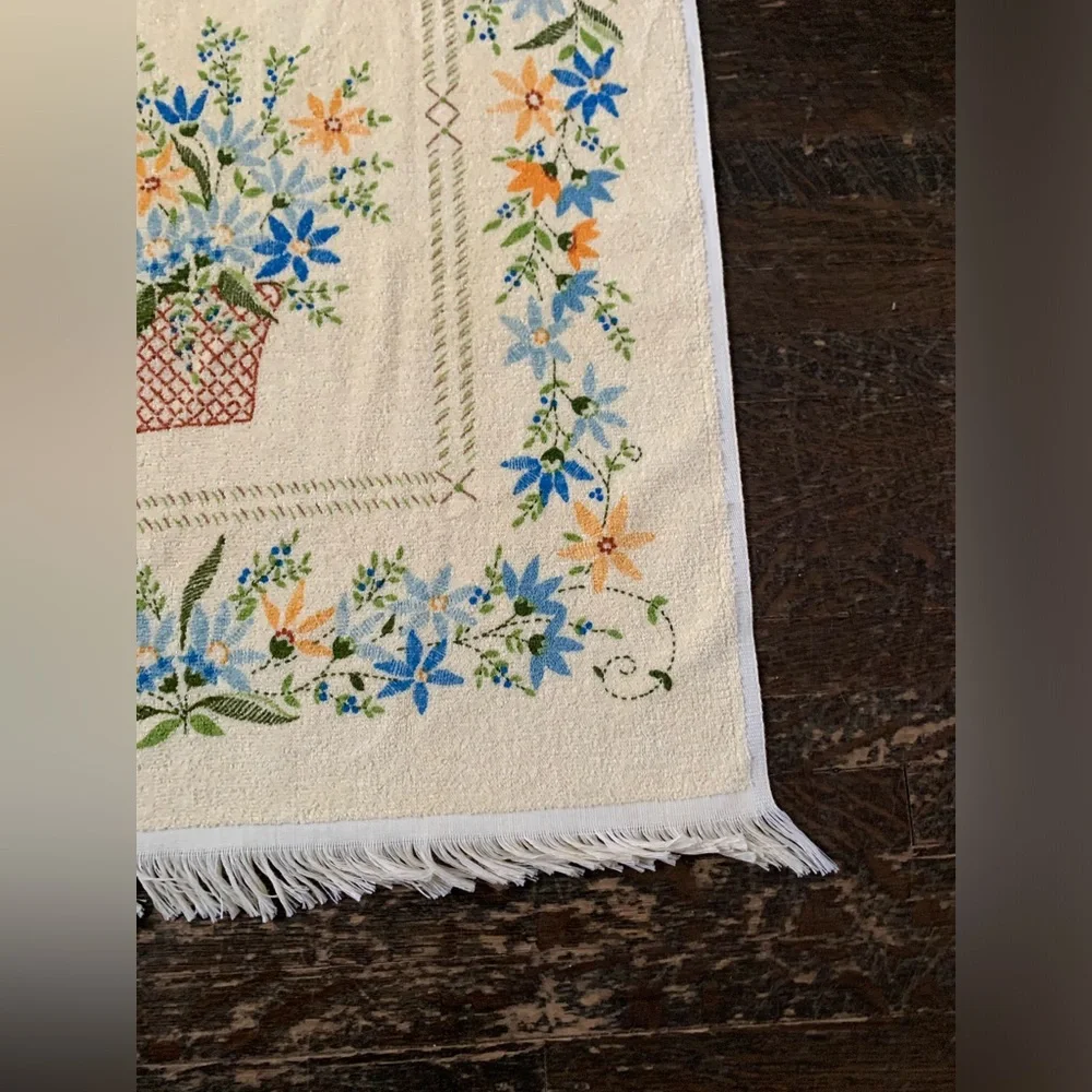 Vtg Lady Pepperell Flower Basket Floral Bath Towel 70s Grannycore Fringe
